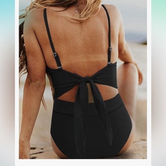 NWT tie in back bikini top with adjustable straps and removable pads - Picture 8 of 8